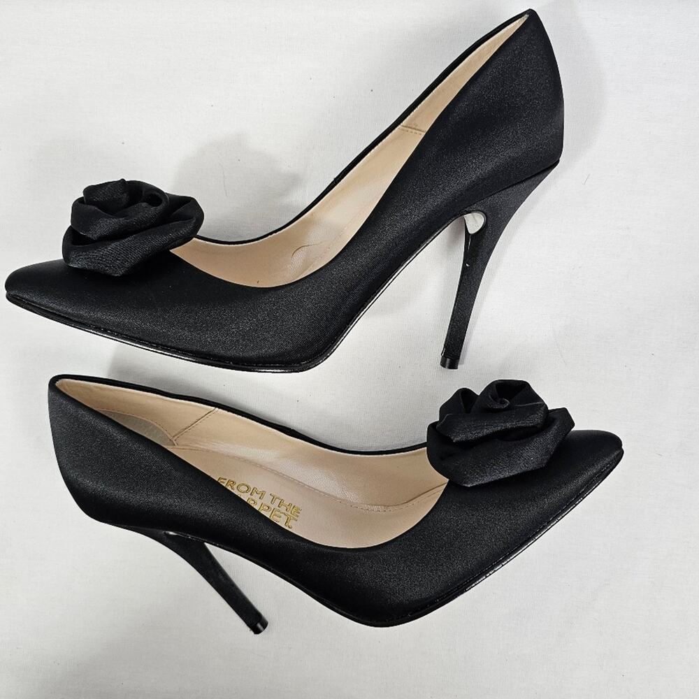 Chic Black Heels with Sleek Design - Picture 5 of 11